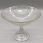 Elegante Fußschale aus Pressglas  Feines Ornament-Muster
