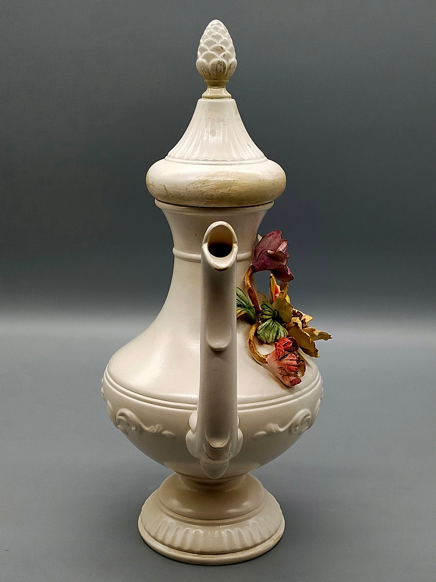 Italienische Keramik Kanne Handbemalt mit Üppigem Blumendekor