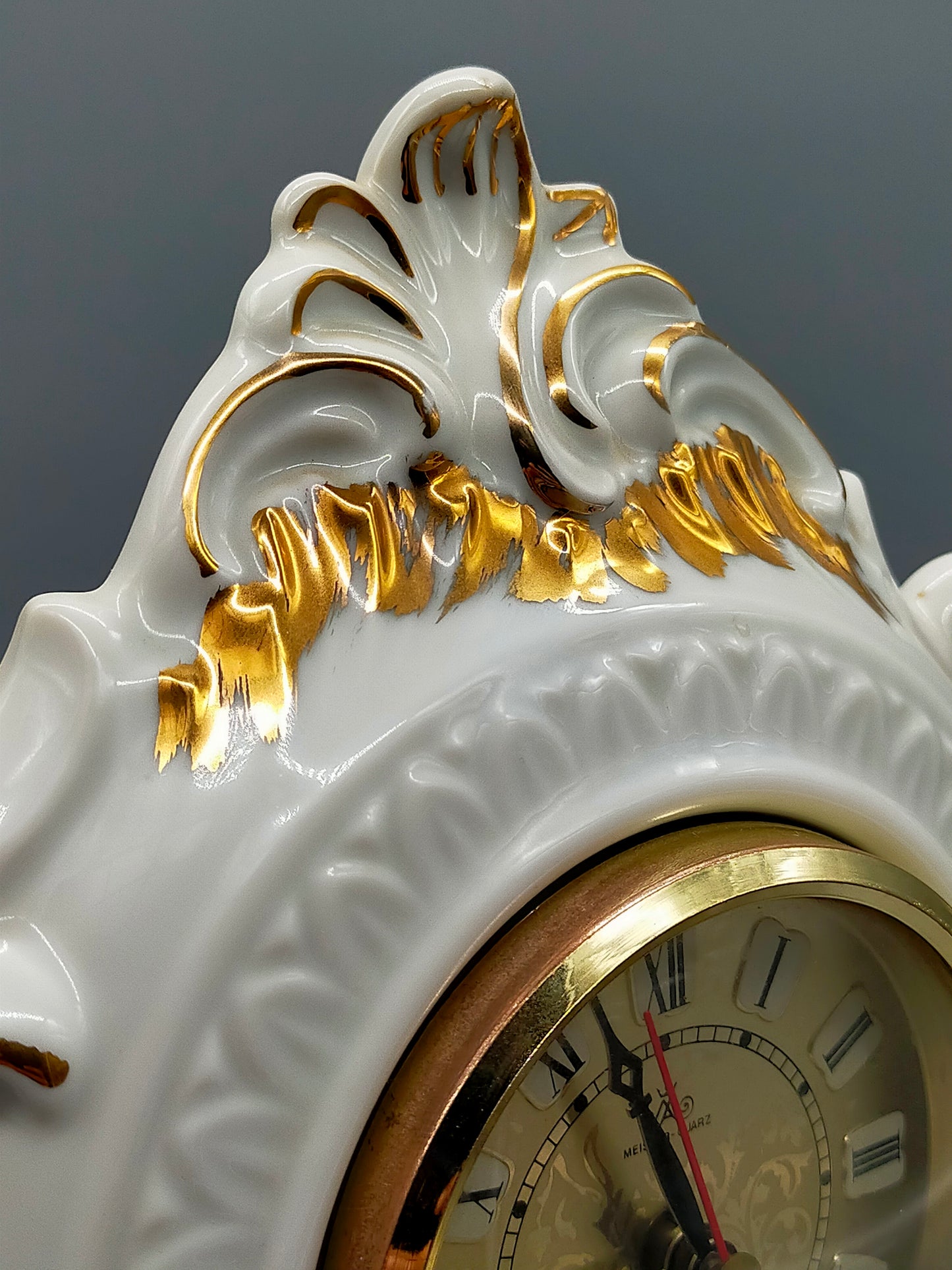 Elegante Meister-Quarz Porzellan Tisch Uhr