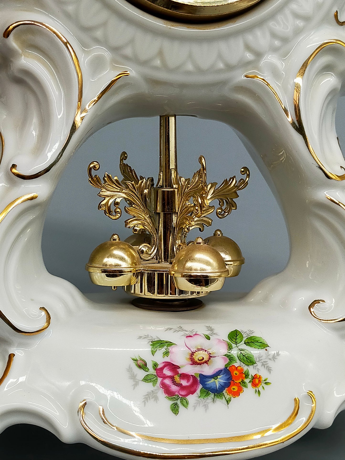 Elegante Meister-Quarz Porzellan Tisch Uhr