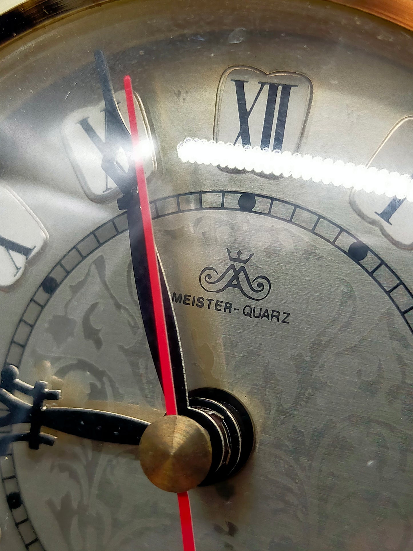 Elegante Meister-Quarz Porzellan Tisch Uhr