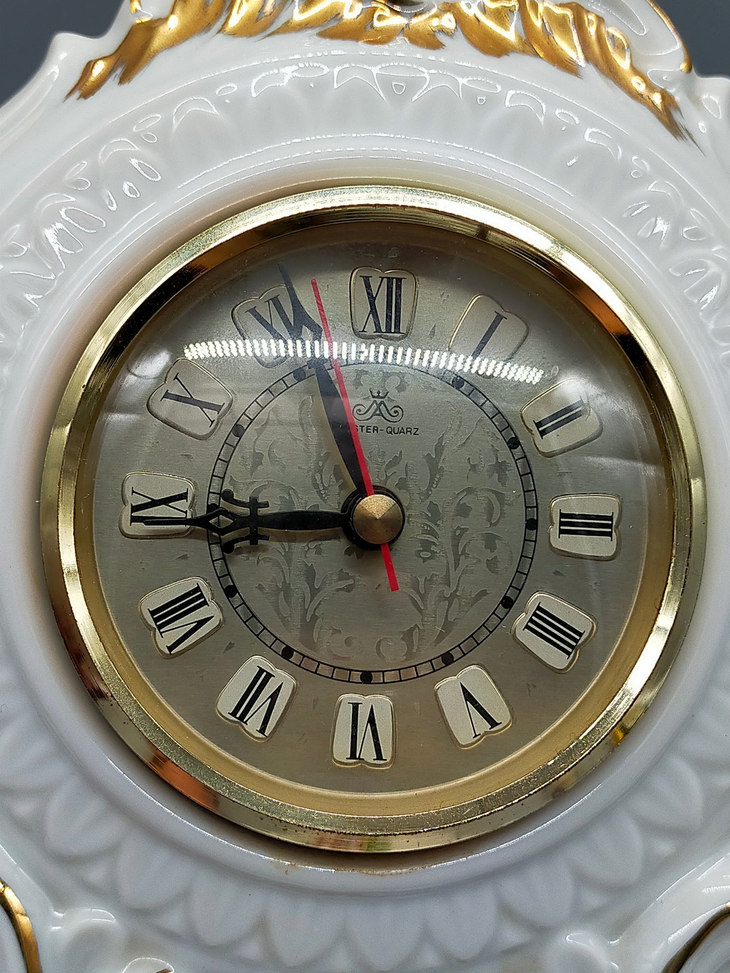 Elegante Meister-Quarz Porzellan Tisch Uhr
