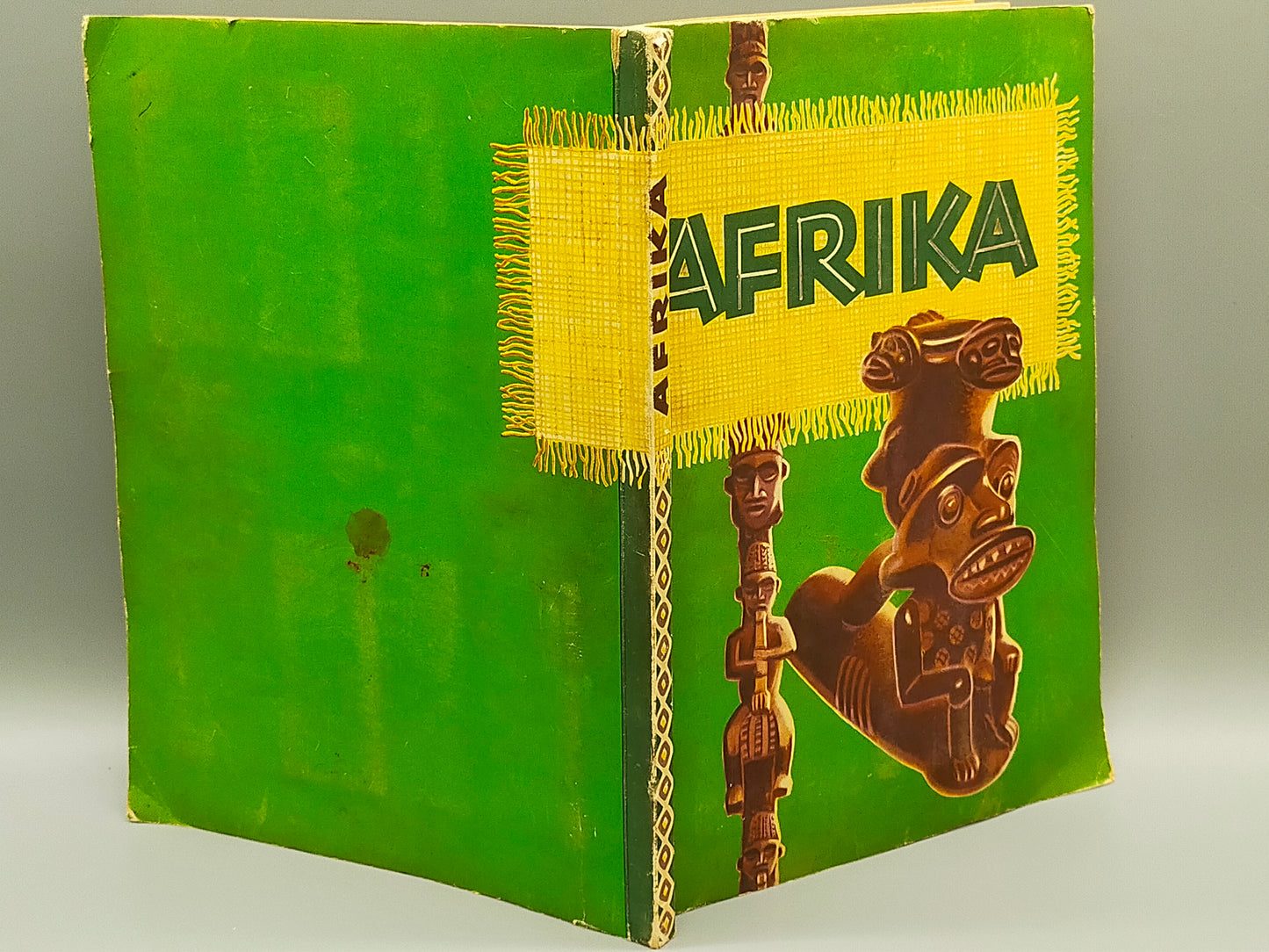 Klassisches Jugendbuch Afrika – Bunte Karten & Illustrationen