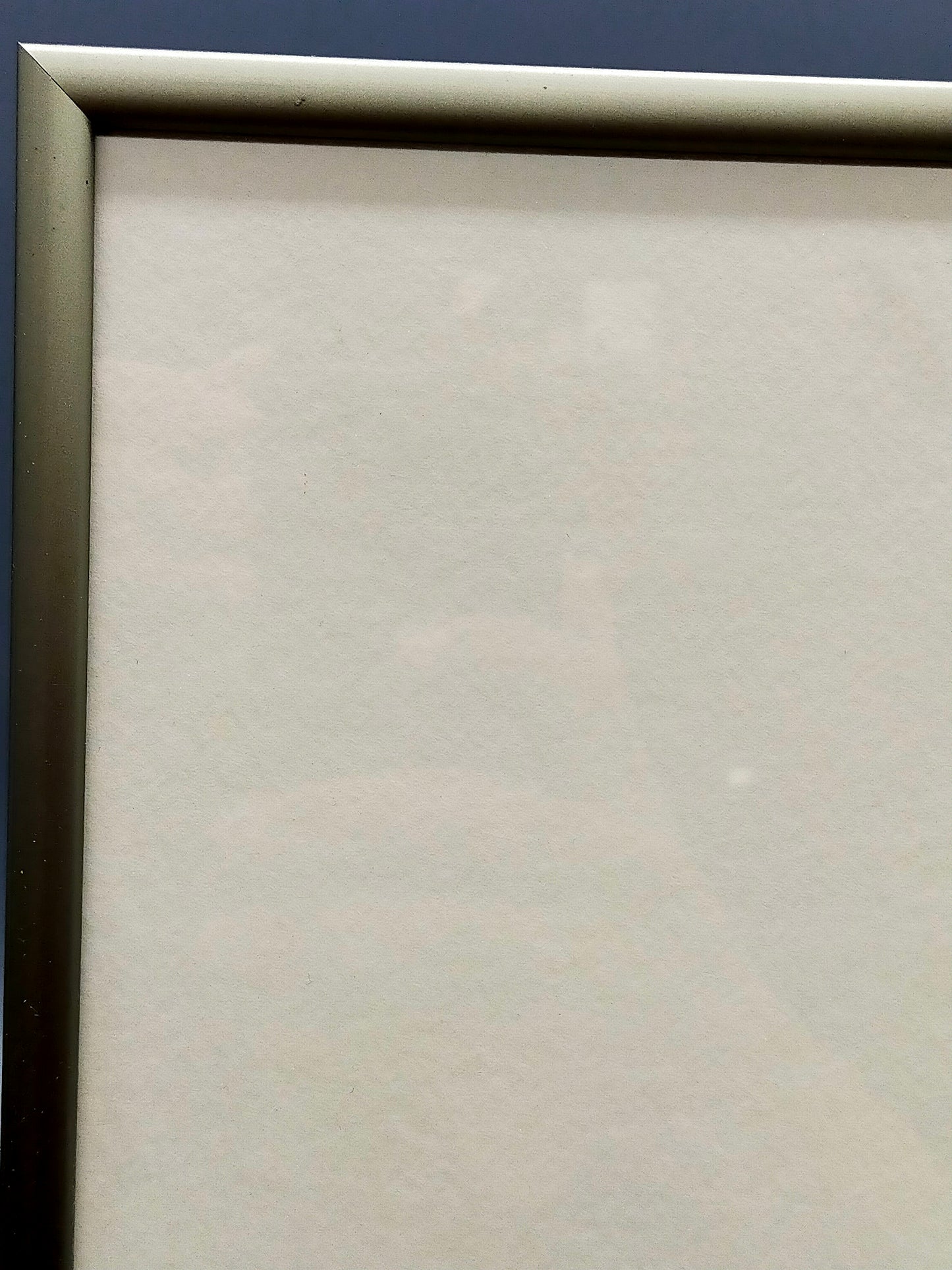 Paul Flora Der kühne Sprung über den Stein Kolorierte Grafik Rahmung