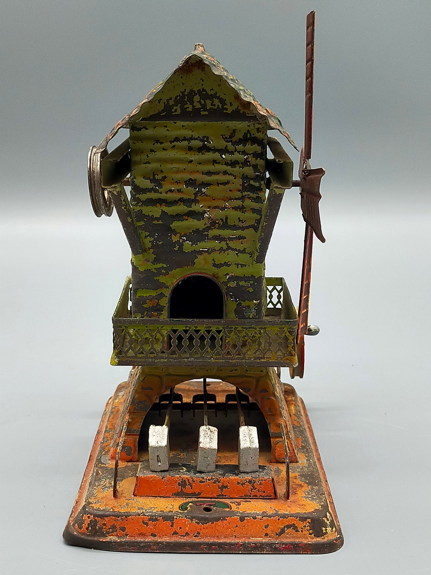 Antike Blech-Windmühle Nostalgisches Blechspielzeug