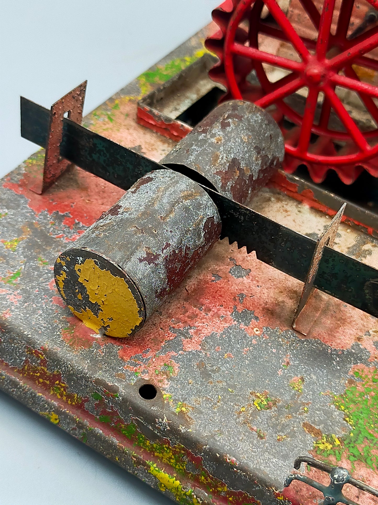 Antikes Blechspielzeug Sägewerk mit Wasserrad