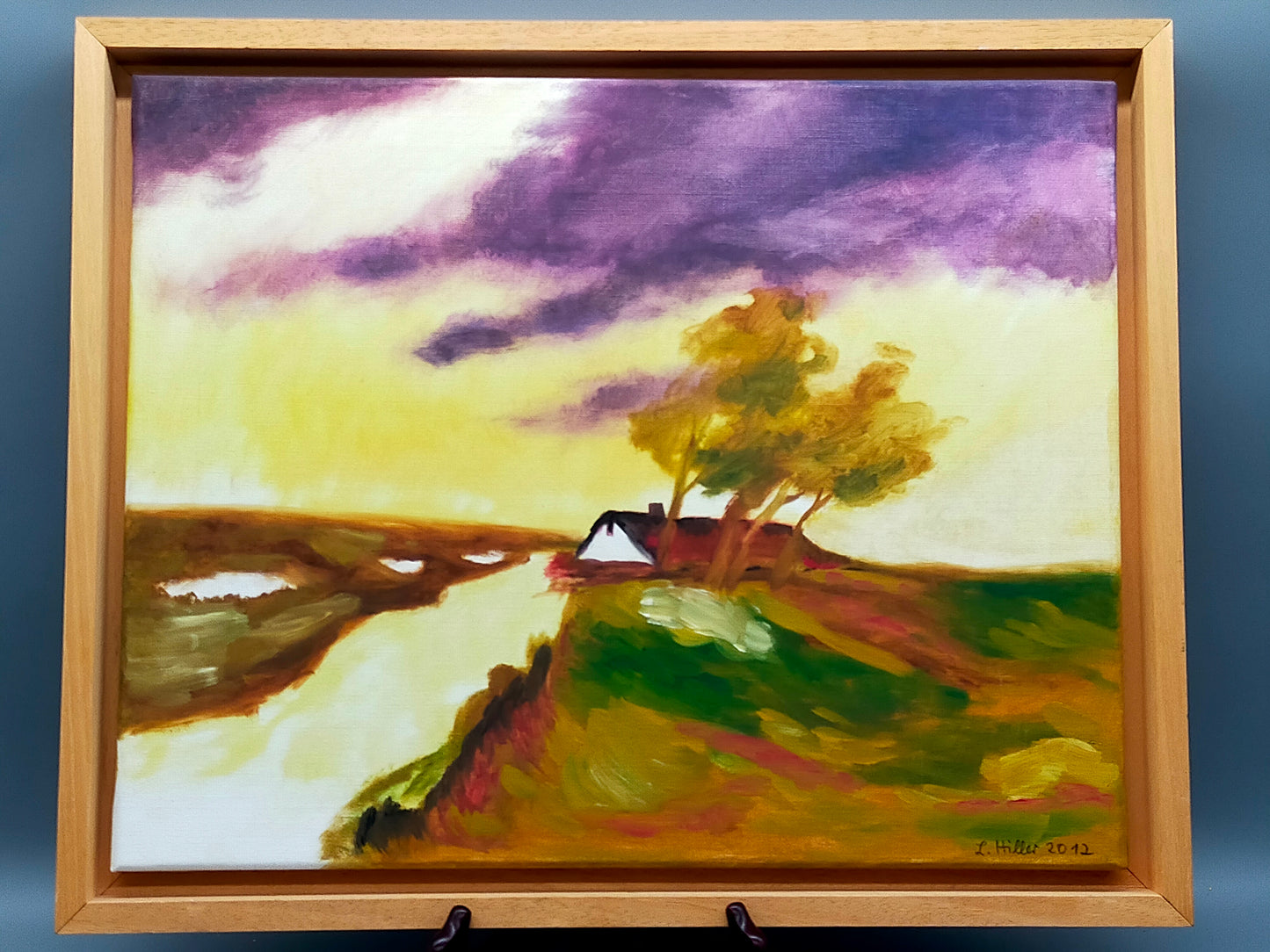 L. Hiller (2012) Idyllische Flusslandschaft mit Reetdachhaus Gemälde