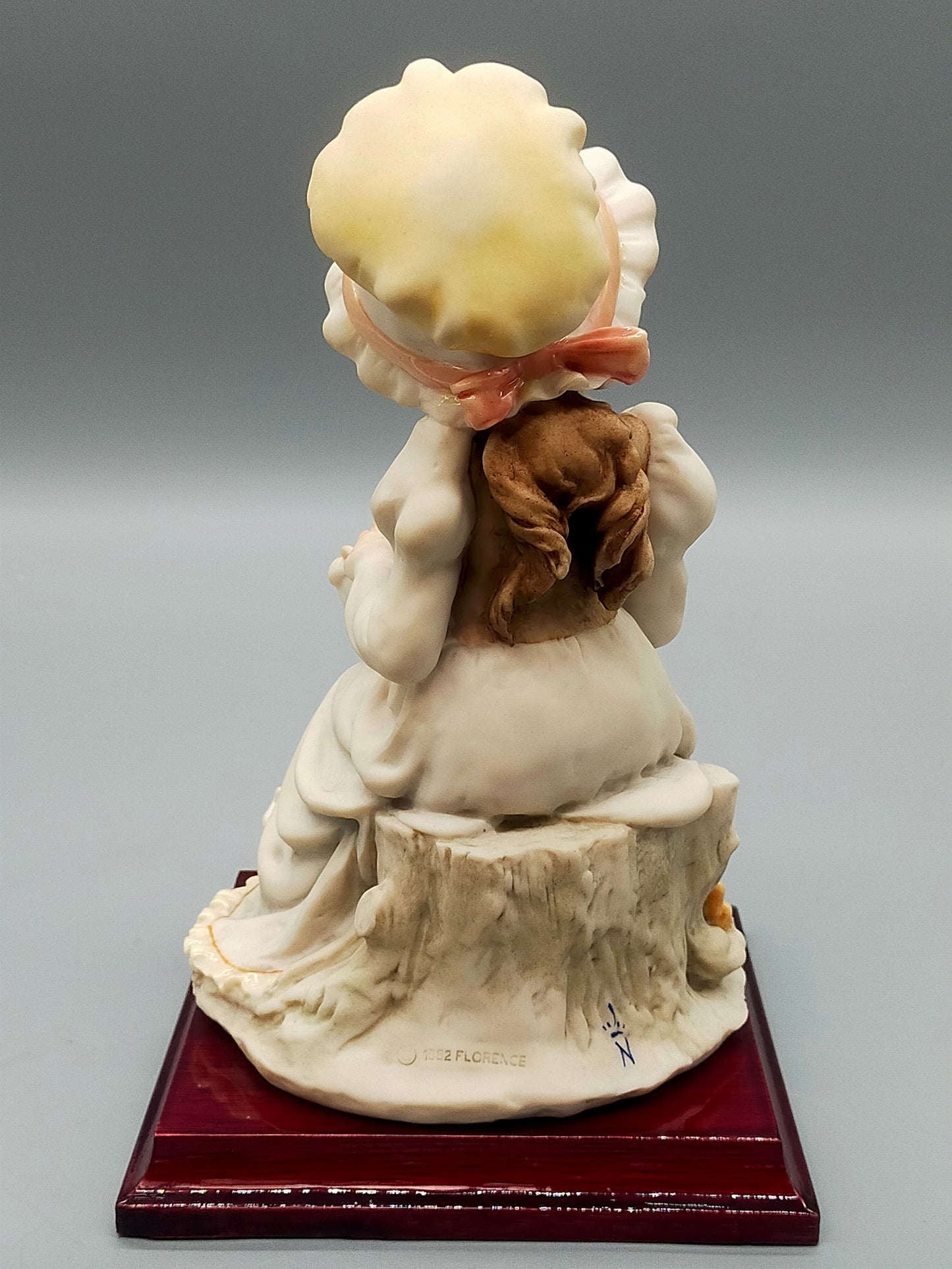 Giuseppe Armani Porzellanfigur – Mädchen mit Küken im Korb (1982)