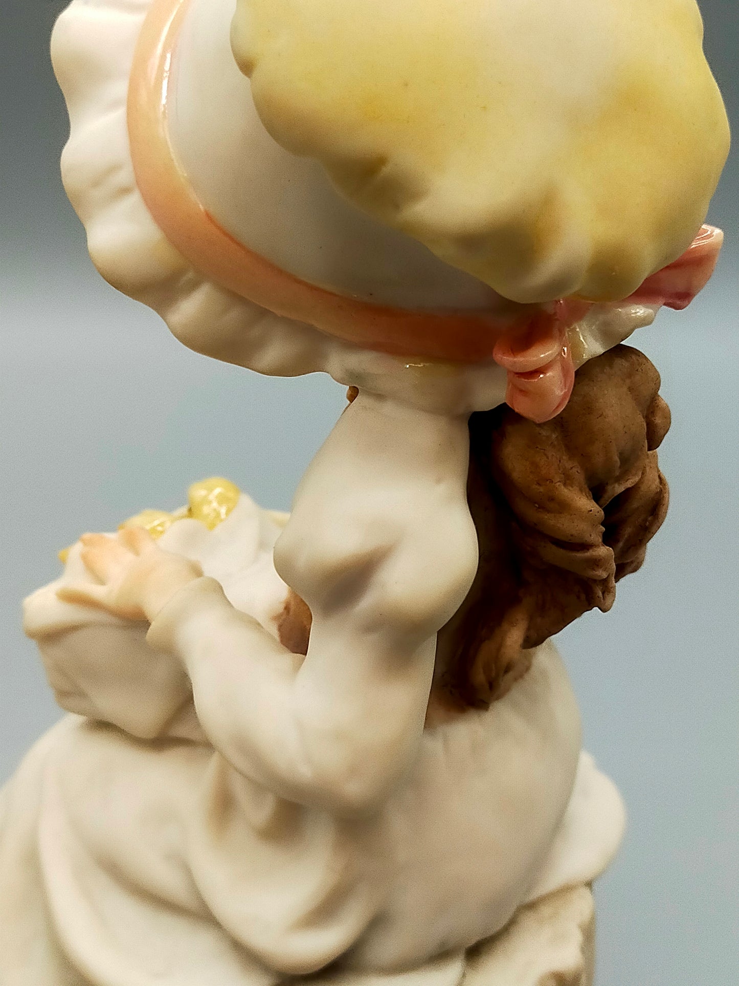 Giuseppe Armani Porzellanfigur – Mädchen mit Küken im Korb (1982)