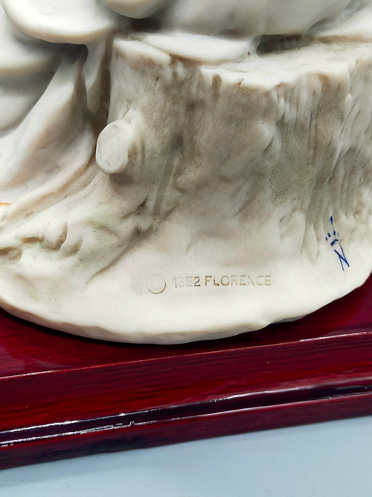 Giuseppe Armani Porzellanfigur – Mädchen mit Küken im Korb (1982)