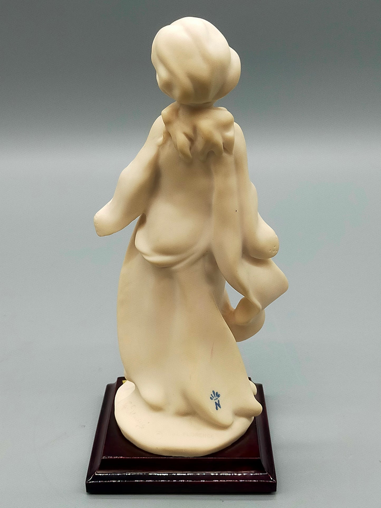 G. Armani Capodimonte Figur Lady Florence Porzellan Skulptur