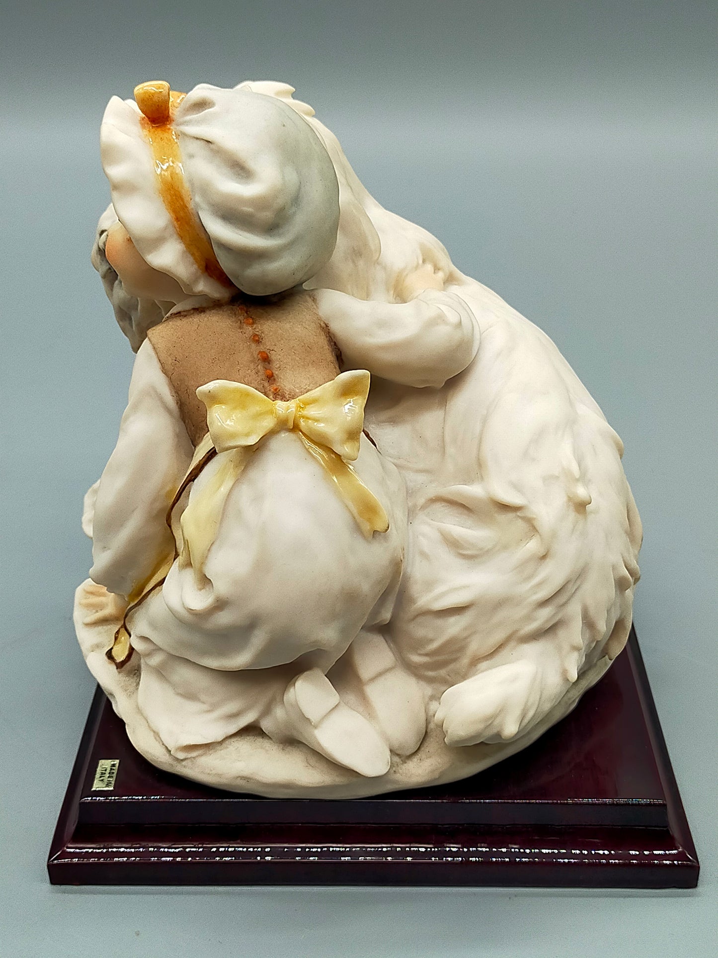 Giuseppe Armani Skulptur – Mädchen mit Hund Florence
