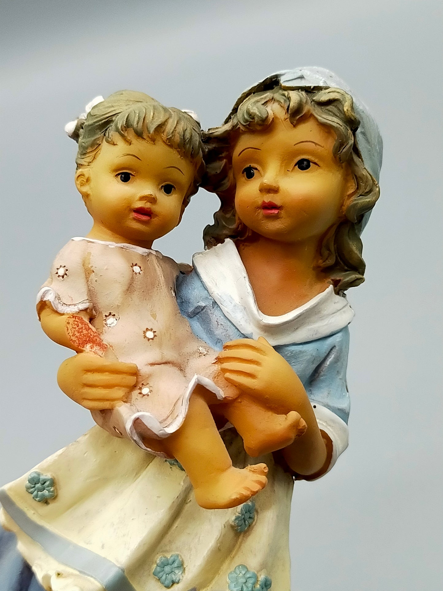 Detaillierte Dekofigur  Mutter mit Kind