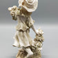 Mädchen mit Blumenstrauß Figur Detailreiche Dekofigur