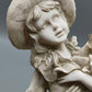 Mädchen mit Blumenstrauß Figur Detailreiche Dekofigur