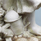 Mädchen mit Blumenstrauß Figur Detailreiche Dekofigur