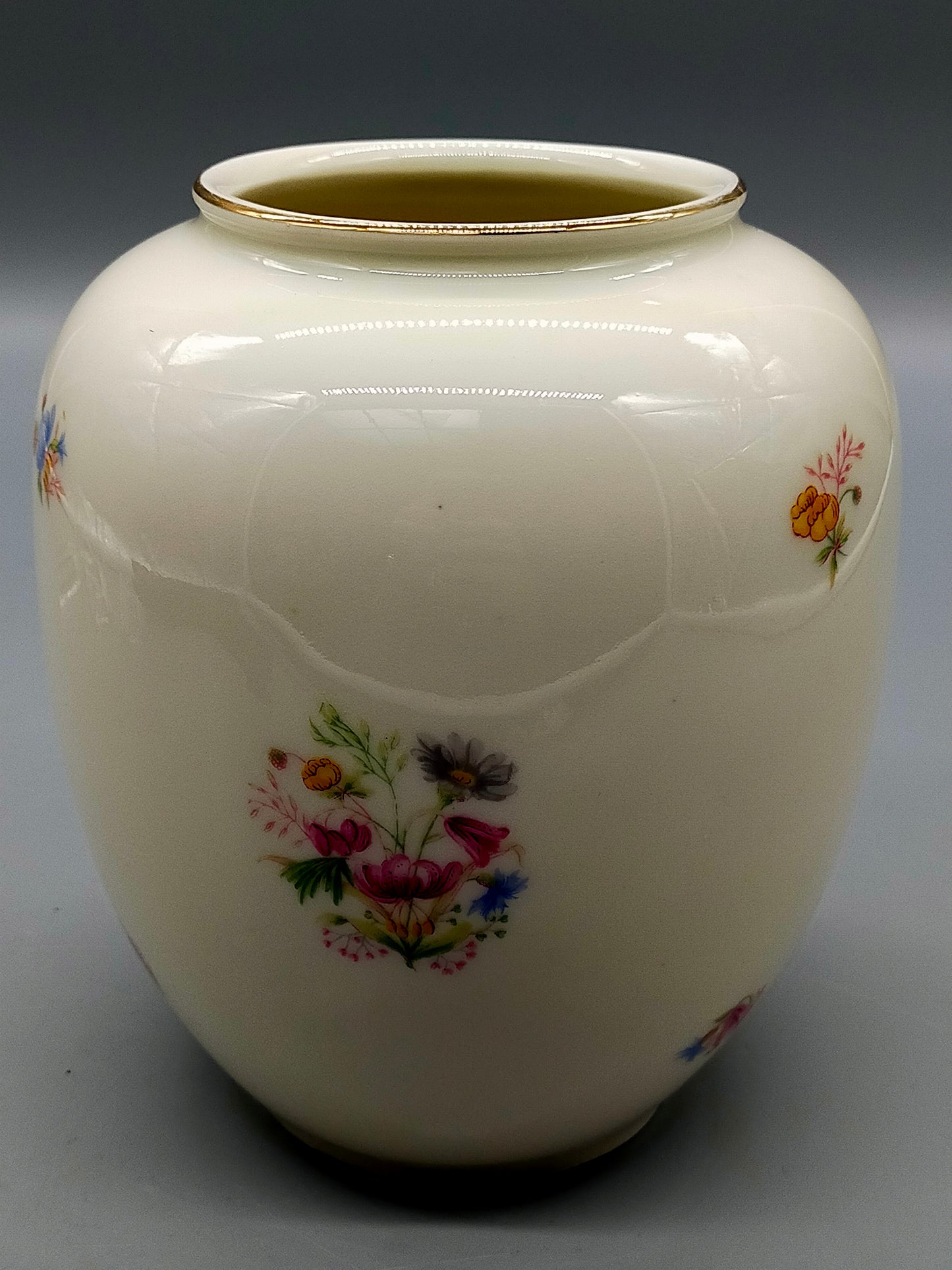 Klassische Bavaria Porzellan Vase mit Blumendekor und Goldrand