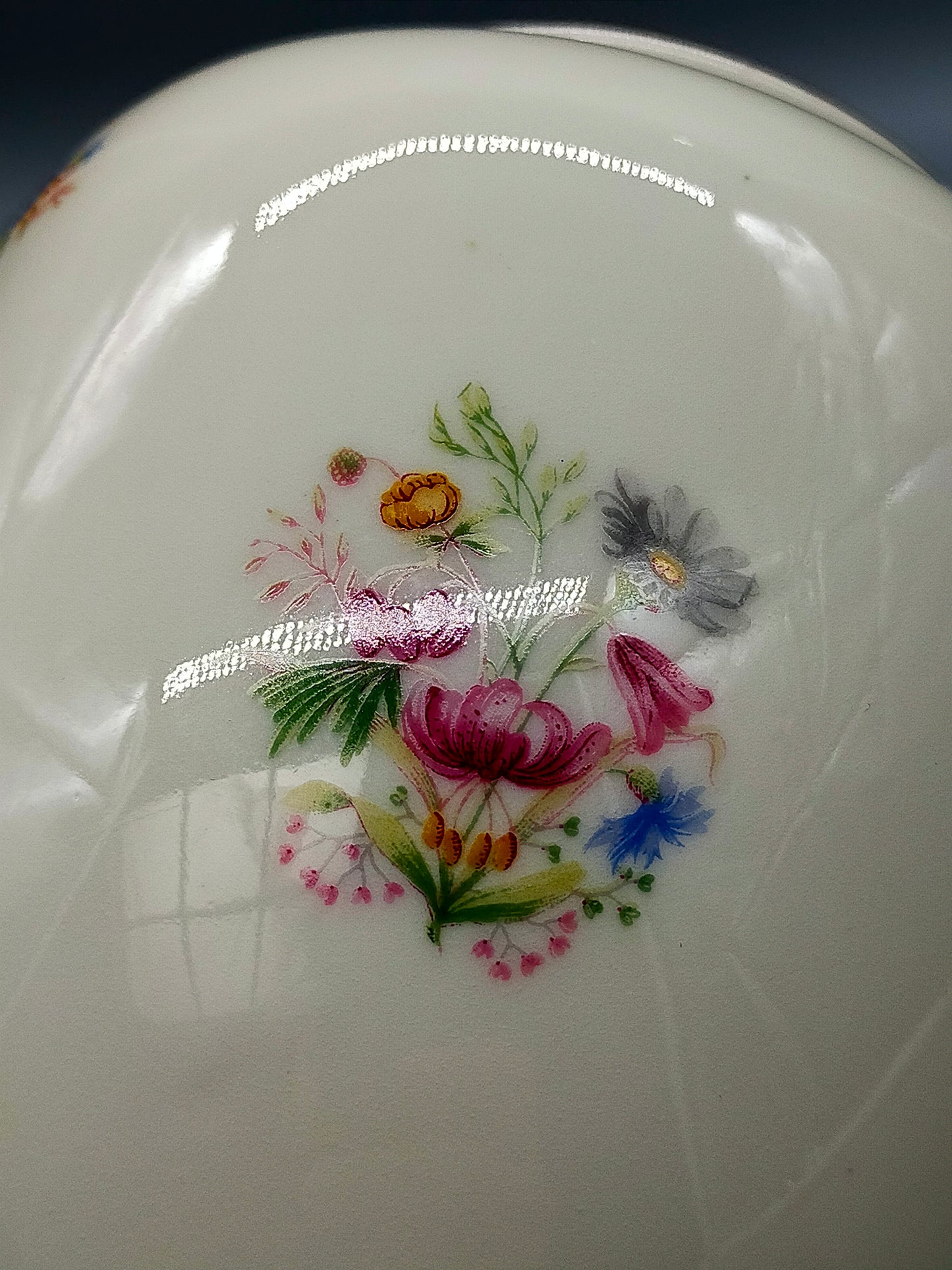 Klassische Bavaria Porzellan Vase mit Blumendekor und Goldrand