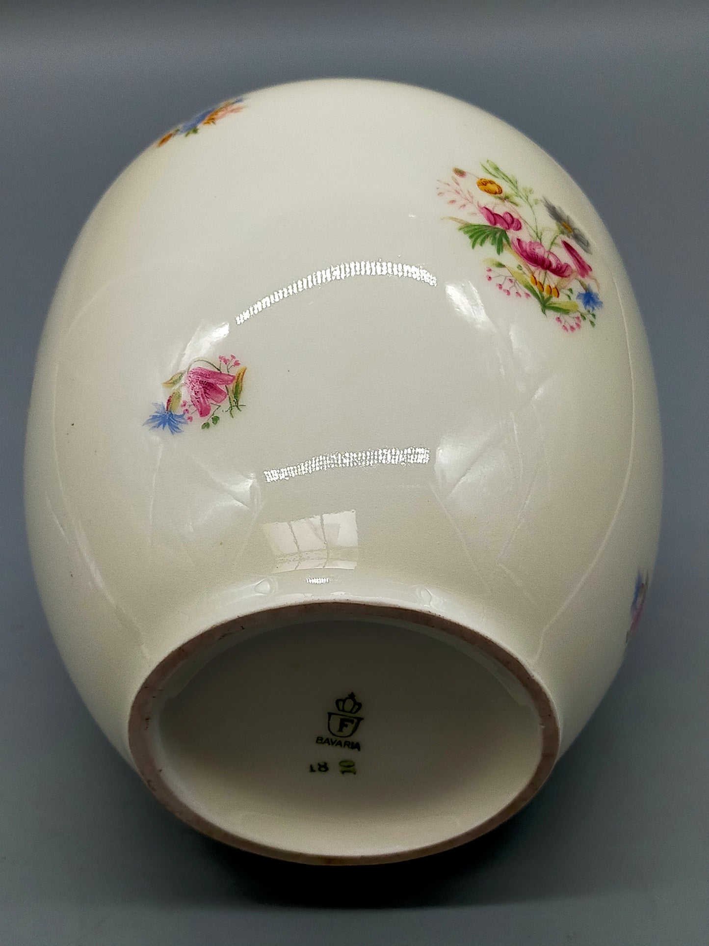 Klassische Bavaria Porzellan Vase mit Blumendekor und Goldrand
