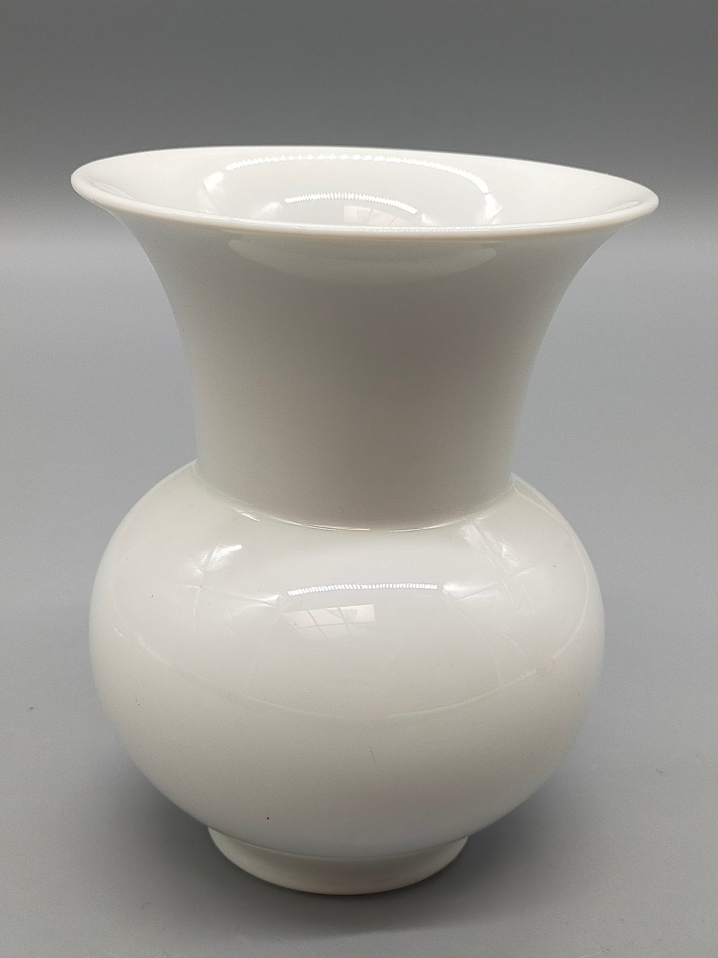 Elegante Kaiser Porzellan Vase – Zeitloses Design in Weiß