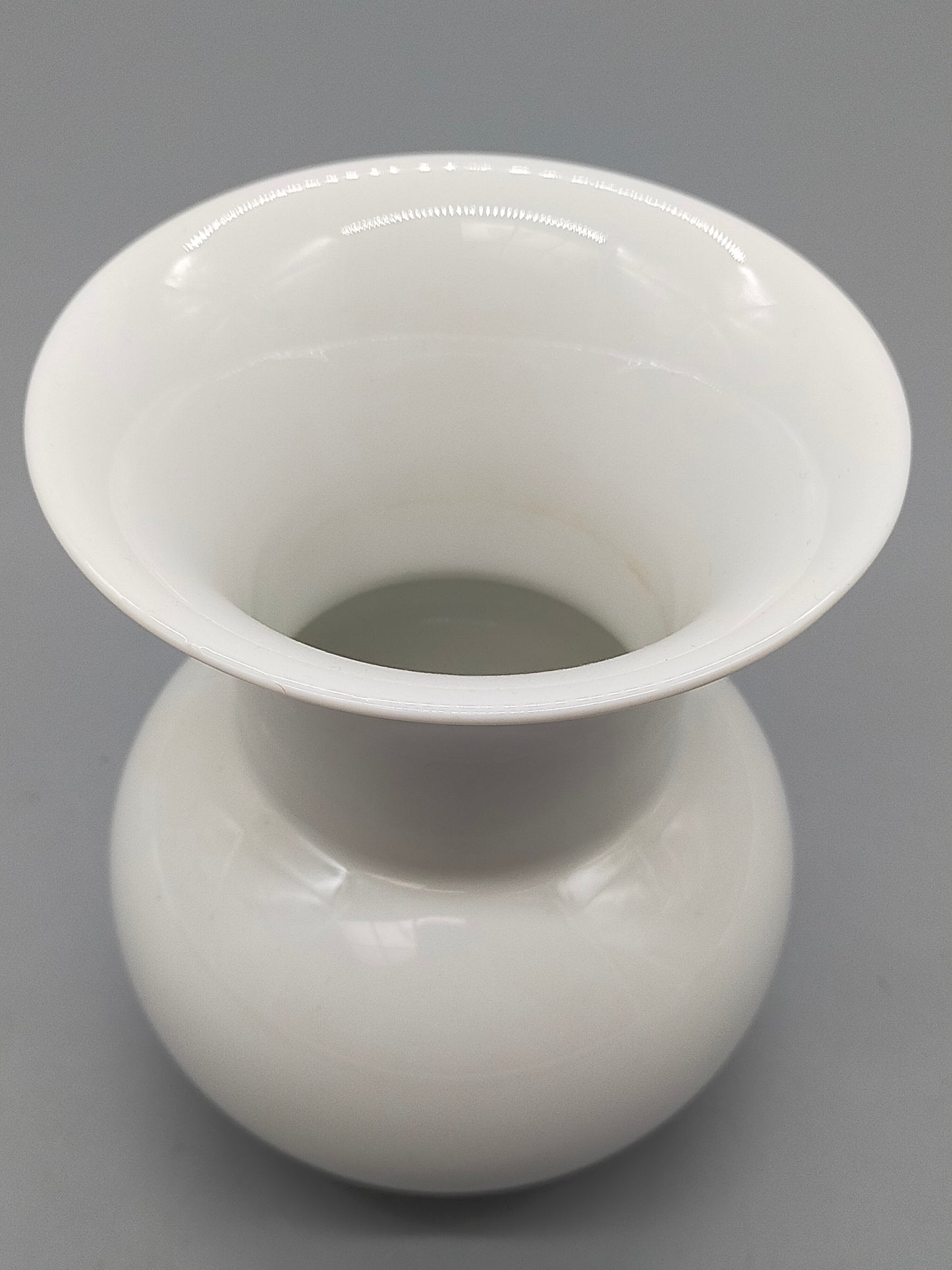 Elegante Kaiser Porzellan Vase – Zeitloses Design in Weiß