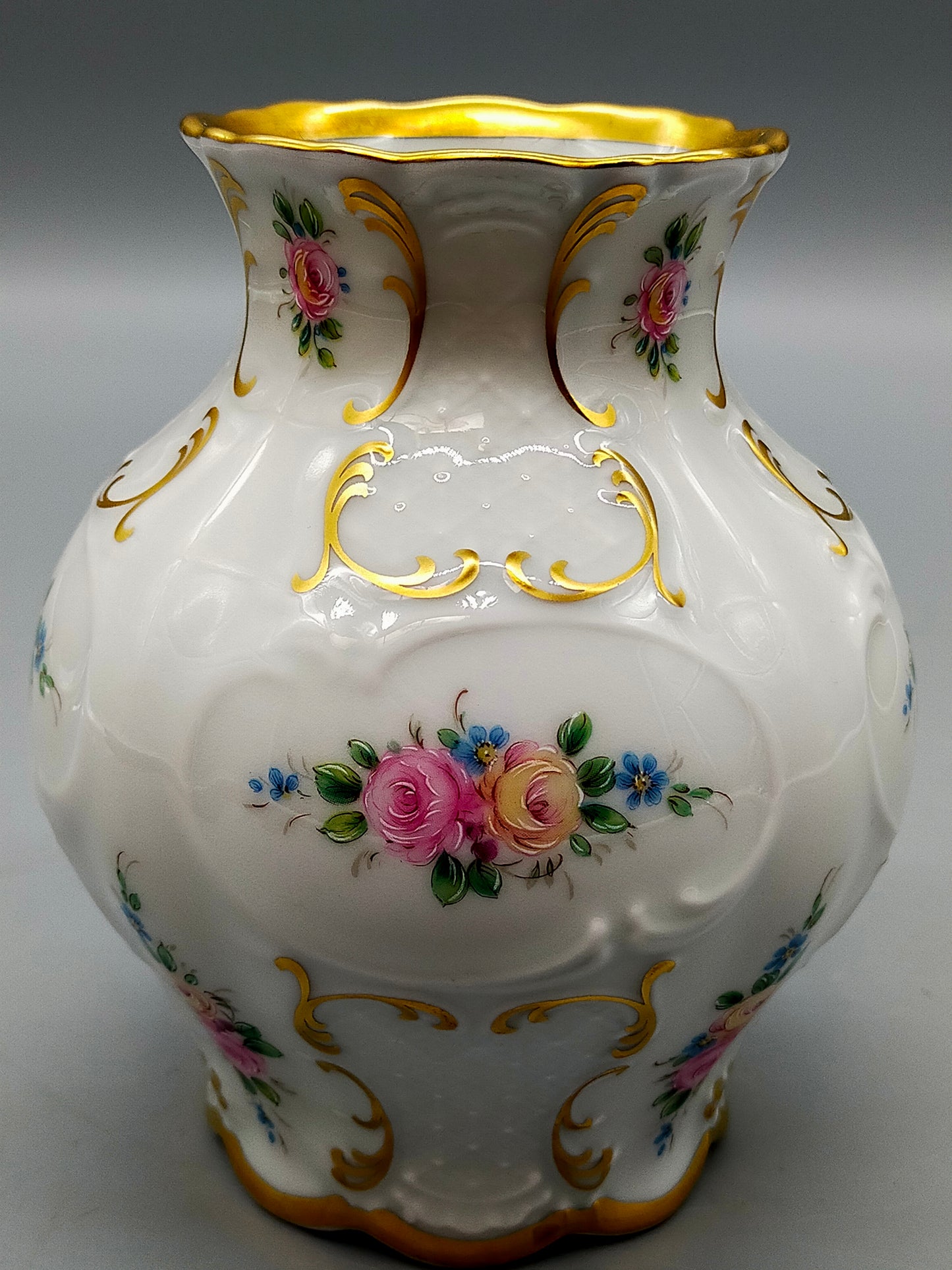 Edle Lindner Porzellan Vase mit Golddekor & Blumenmotiv