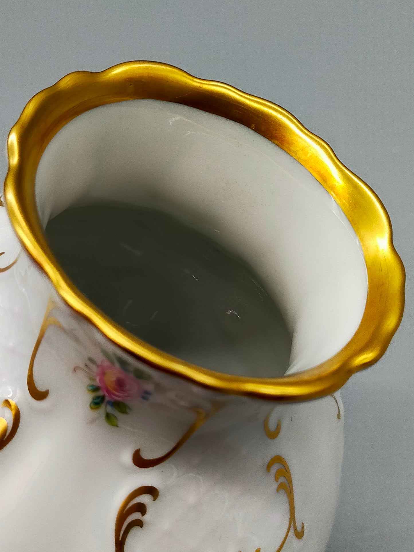 Edle Lindner Porzellan Vase mit Golddekor & Blumenmotiv
