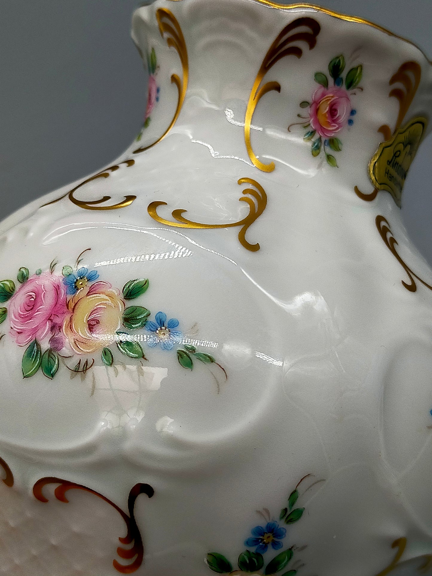 Edle Lindner Porzellan Vase mit Golddekor & Blumenmotiv