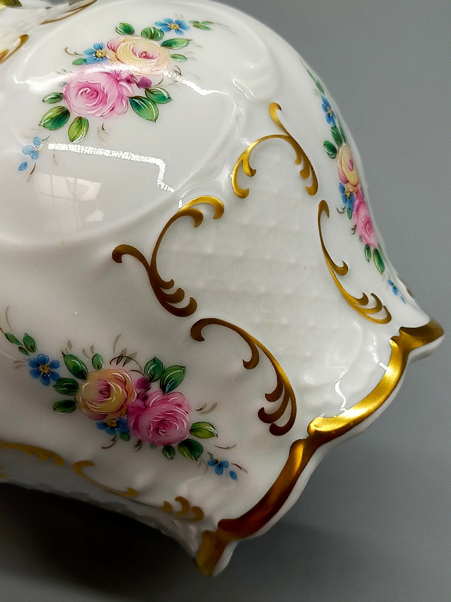 Edle Lindner Porzellan Vase mit Golddekor & Blumenmotiv