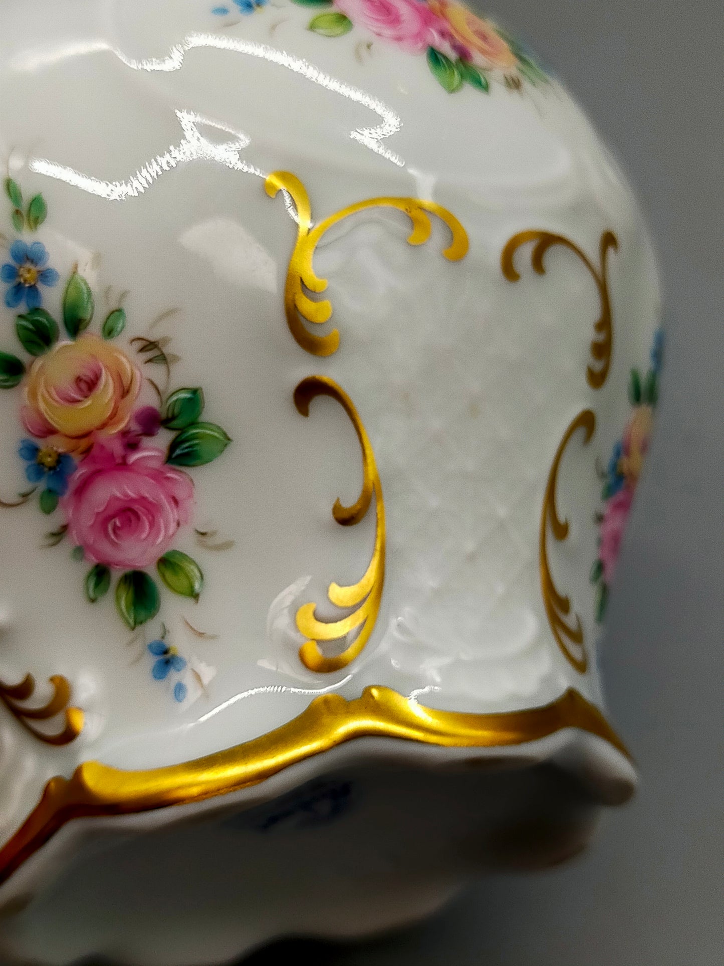 Edle Lindner Porzellan Vase mit Golddekor & Blumenmotiv
