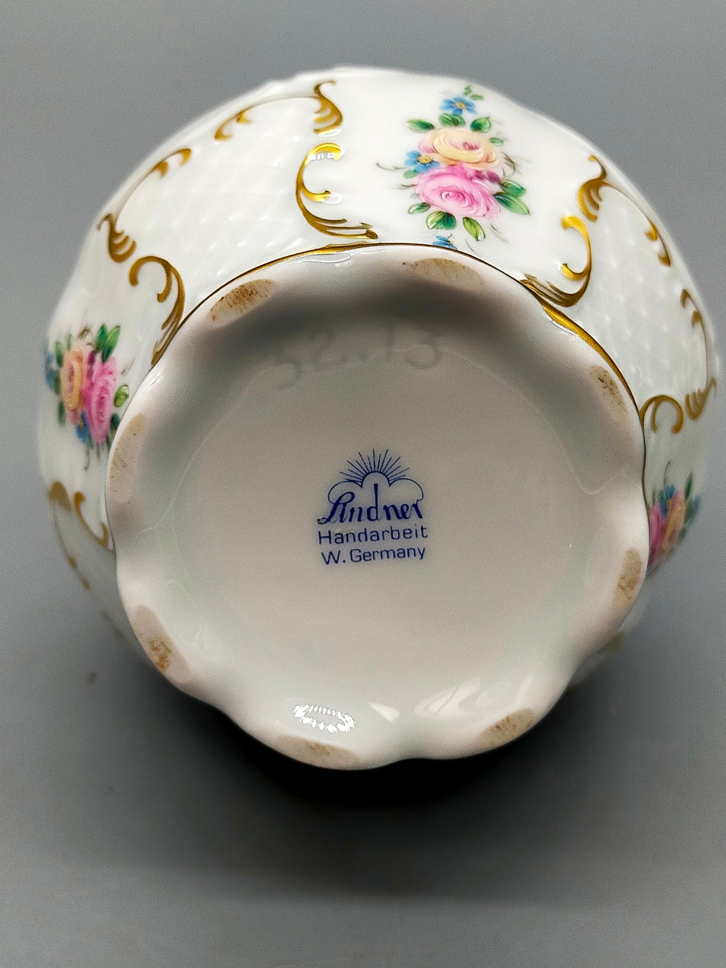 Edle Lindner Porzellan Vase mit Golddekor & Blumenmotiv