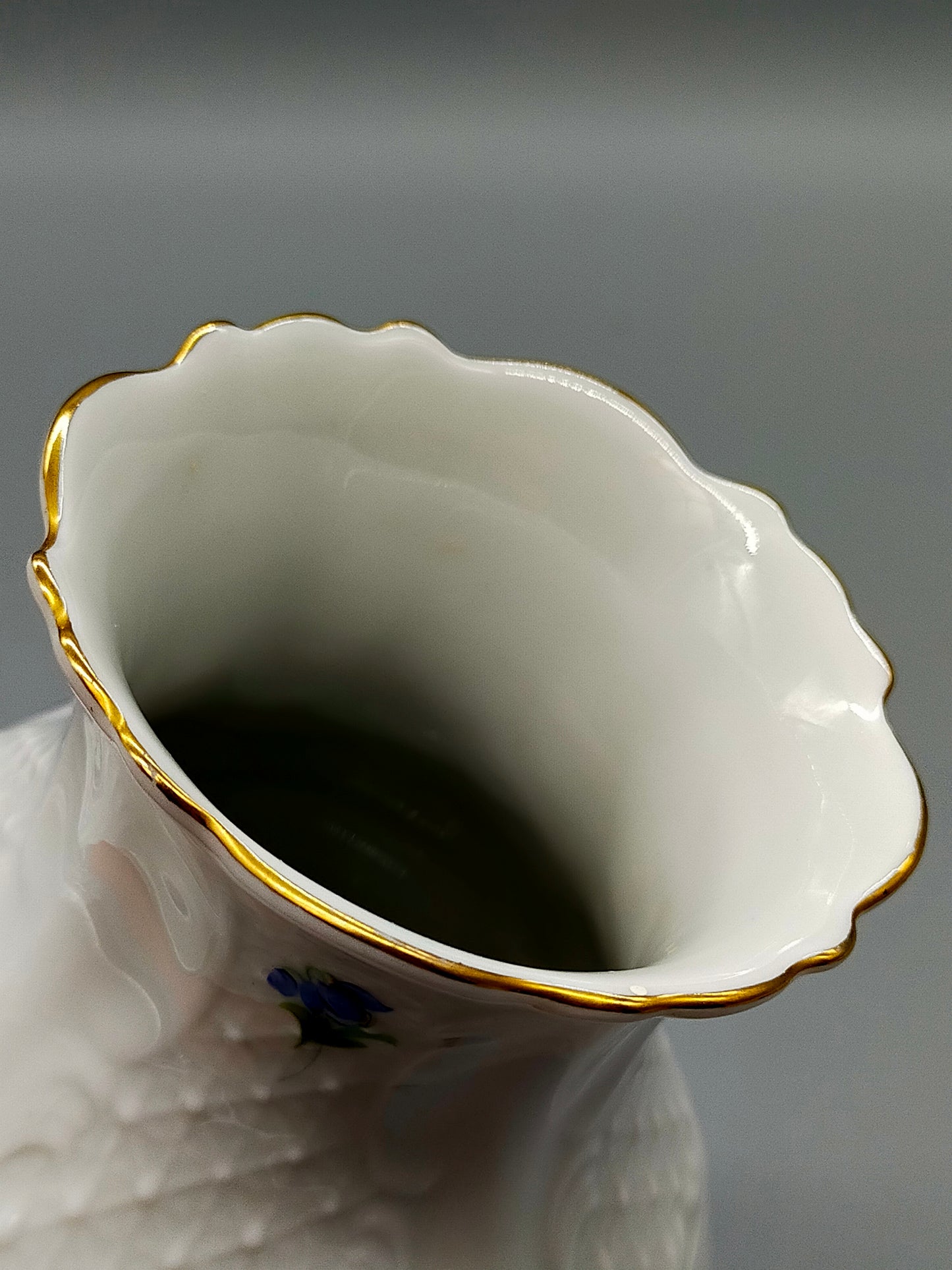 Lindner Porzellan Vase Streublümchen Goldrand Edle Handarbeit
