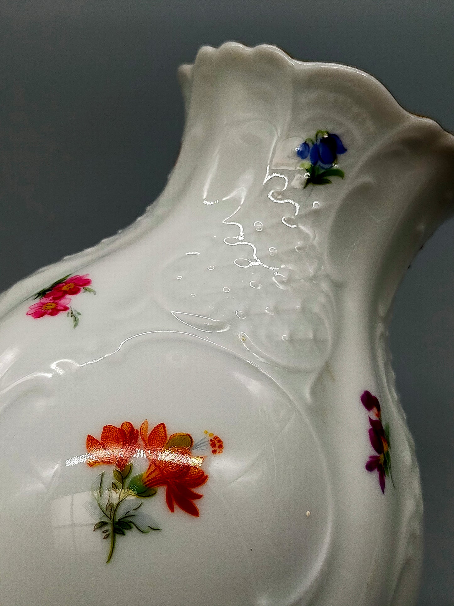 Lindner Porzellan Vase Streublümchen Goldrand Edle Handarbeit