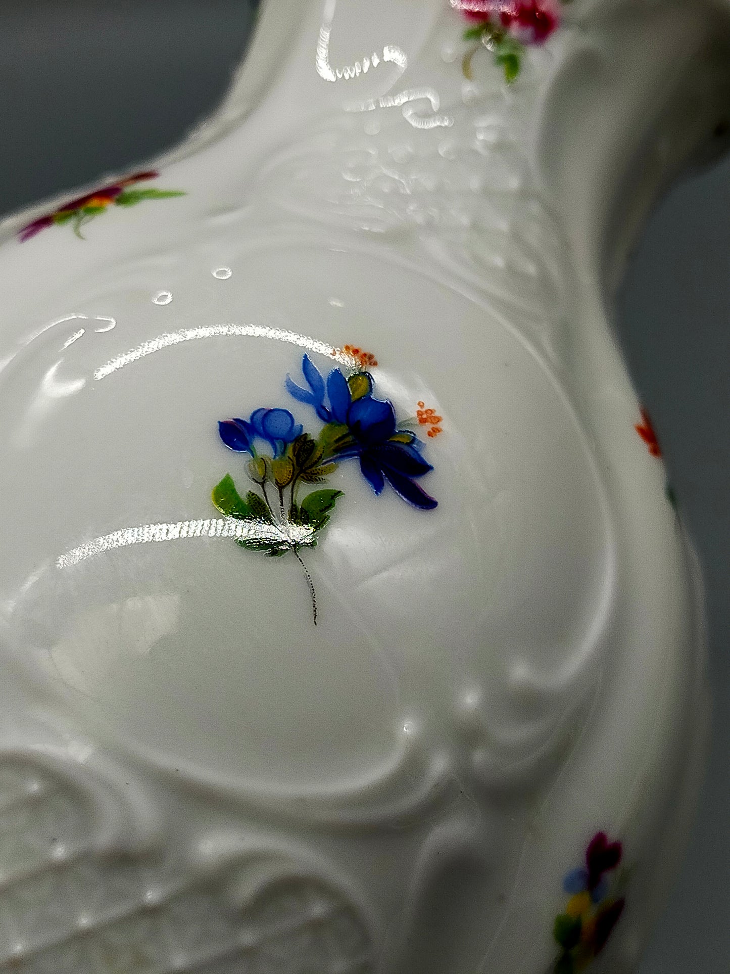 Lindner Porzellan Vase Streublümchen Goldrand Edle Handarbeit