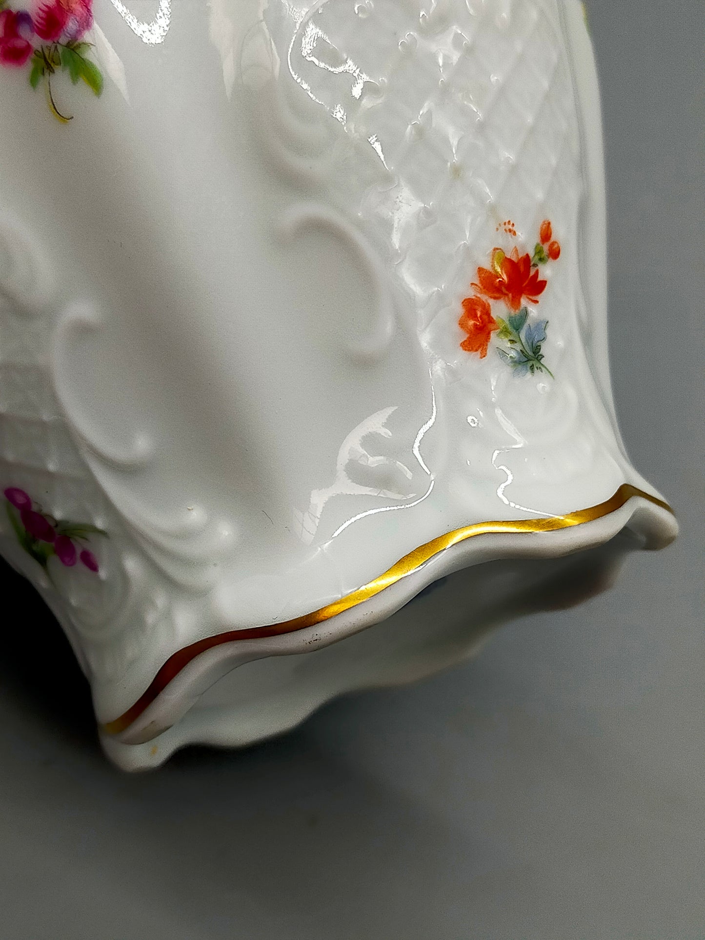 Lindner Porzellan Vase Streublümchen Goldrand Edle Handarbeit