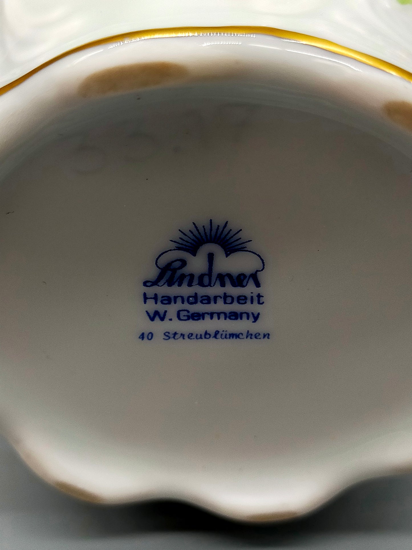 Lindner Porzellan Vase Streublümchen Goldrand Edle Handarbeit
