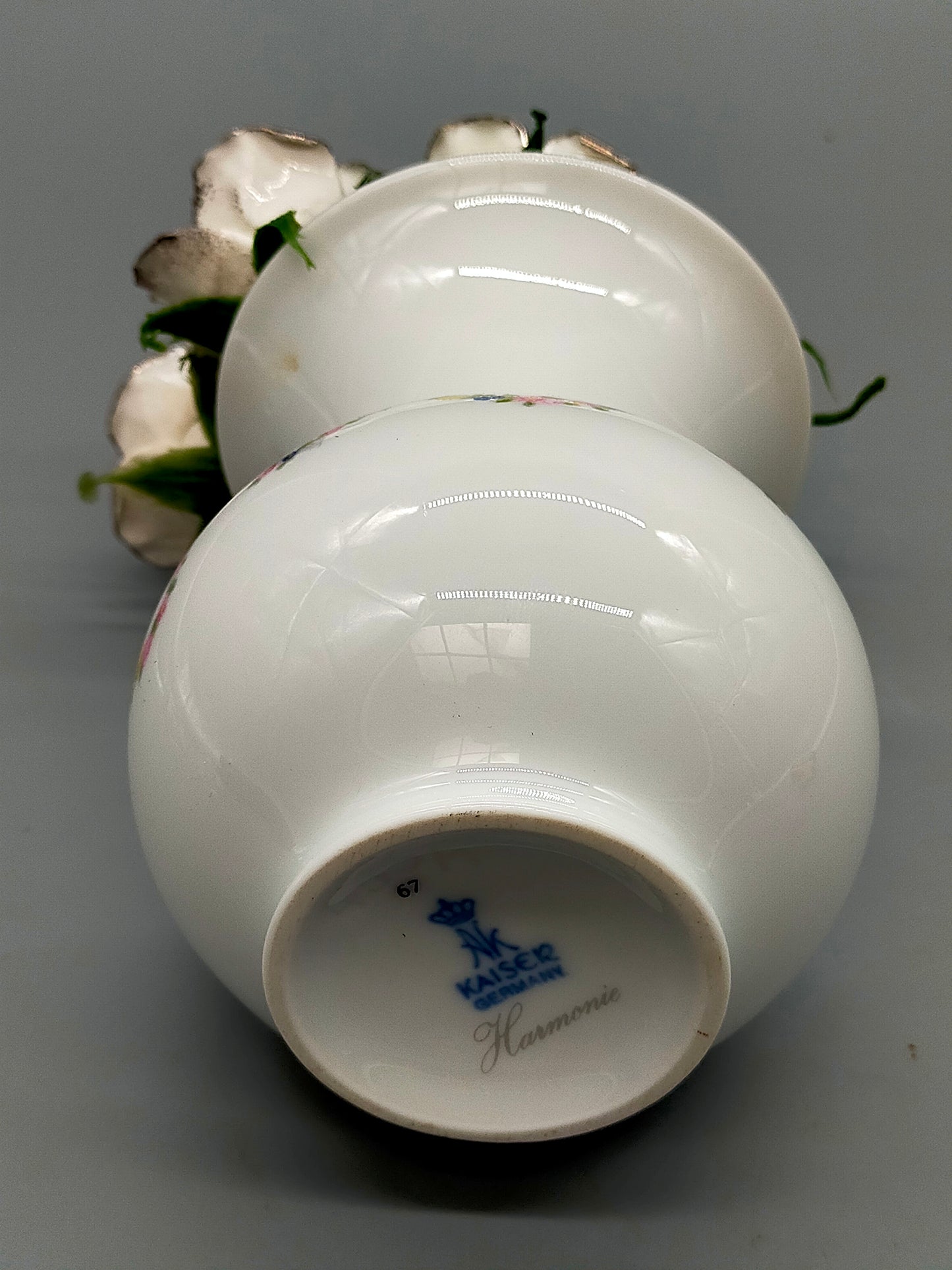 Elegante Kaiser Porzellan Vase Harmonie mit Porzellanrosen Golddekor
