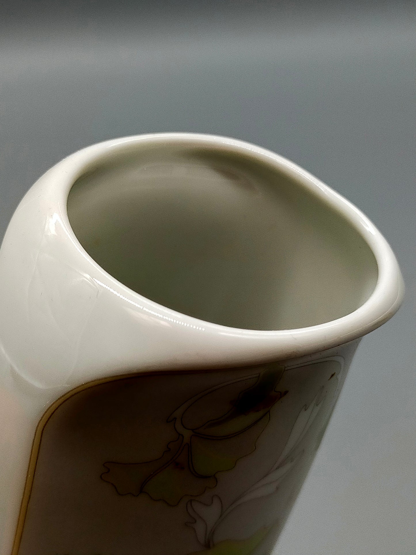 Elegante Kaiser Porzellan Vase Estelle Botanisches Jugenstil-Dekor