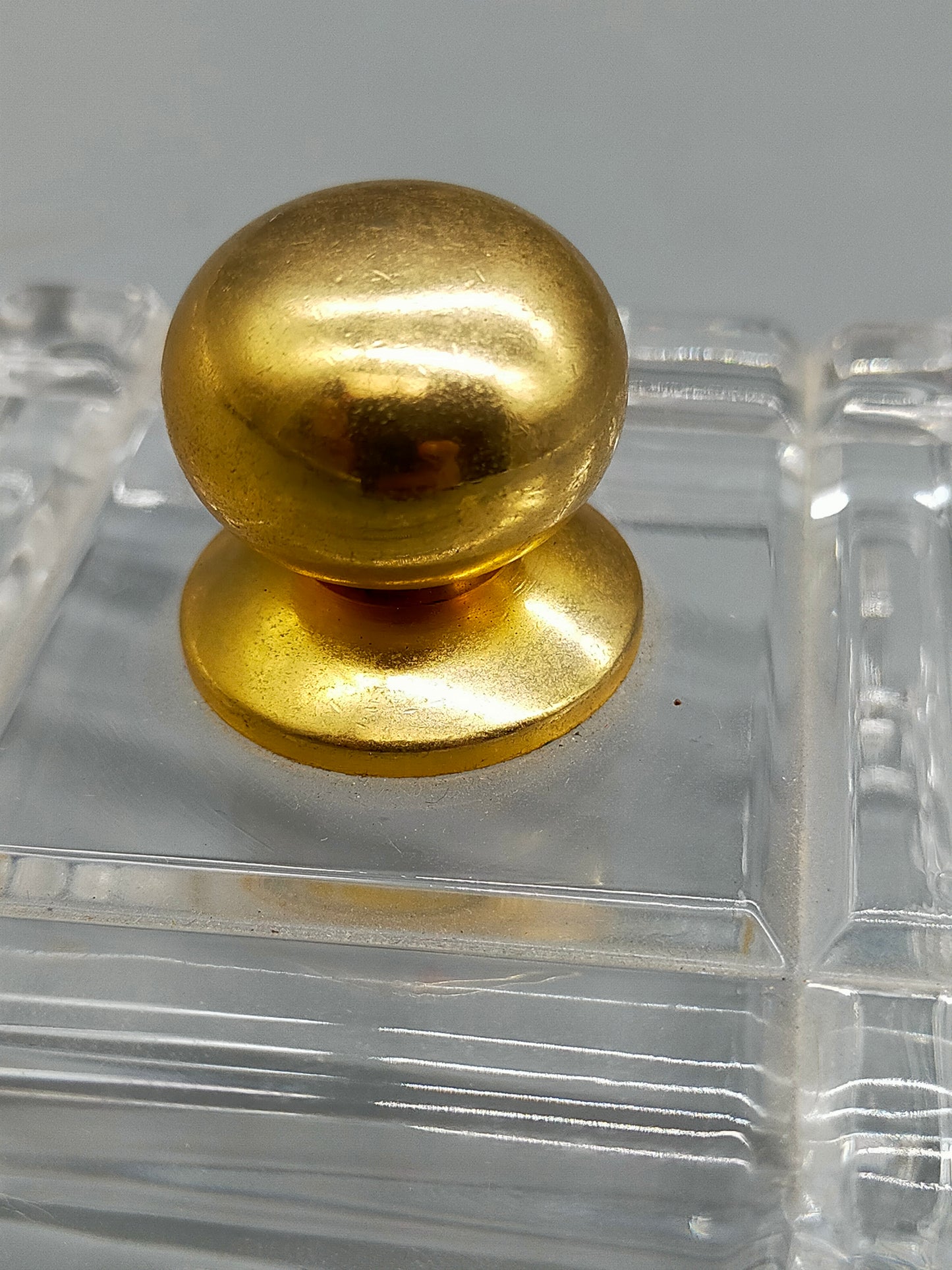 Elegante Glas Schatulle mit goldenem Knauf Dekorative Dosen Dose