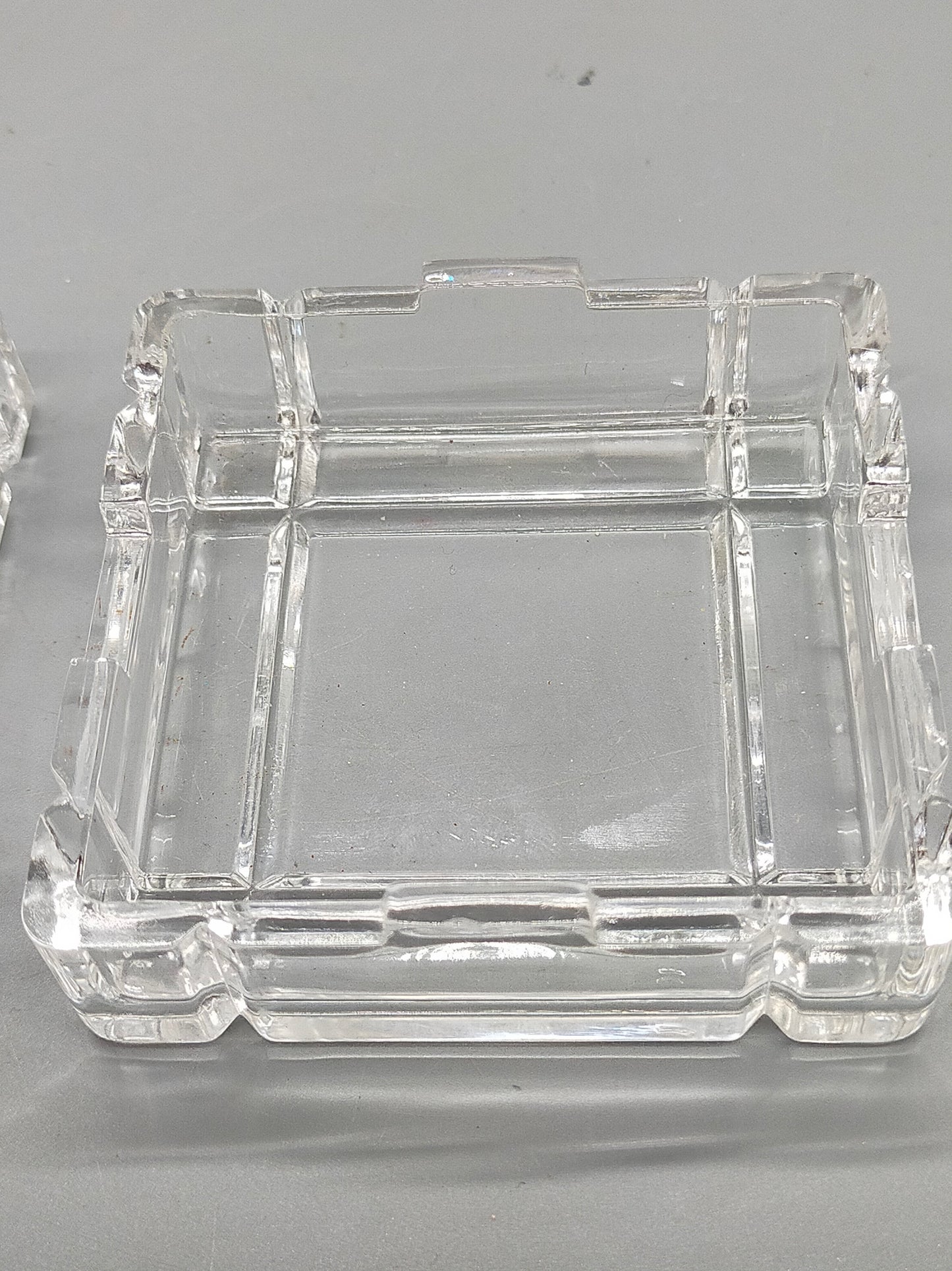 Elegante Glas Schatulle mit goldenem Knauf Dekorative Dosen Dose