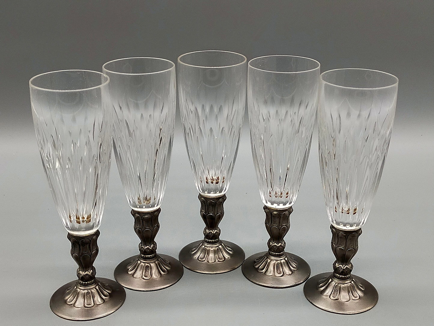 5er Set Sektflöten aus Schliffglas mit Zinnfuß – Elegant & Zeitlos