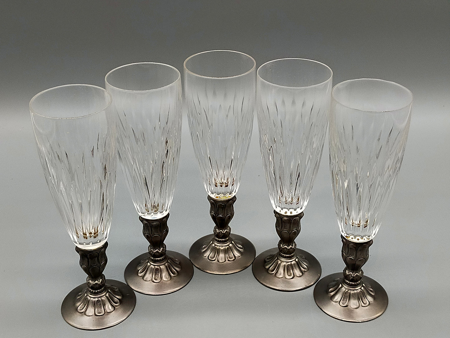 5er Set Sektflöten aus Schliffglas mit Zinnfuß – Elegant & Zeitlos