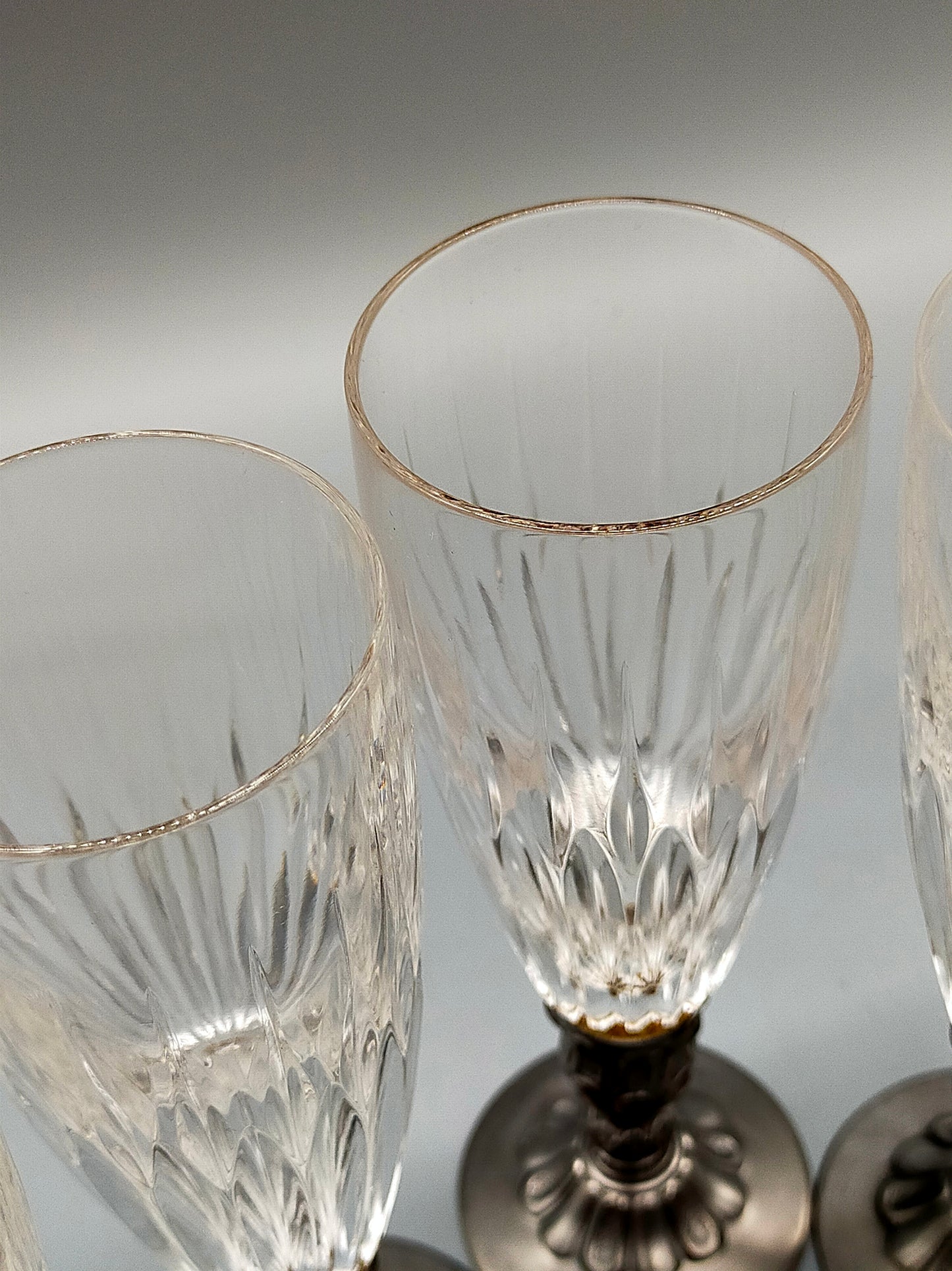 5er Set Sektflöten aus Schliffglas mit Zinnfuß – Elegant & Zeitlos