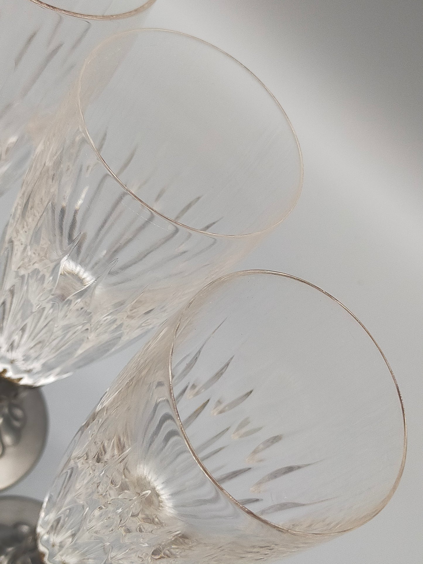 5er Set Sektflöten aus Schliffglas mit Zinnfuß – Elegant & Zeitlos