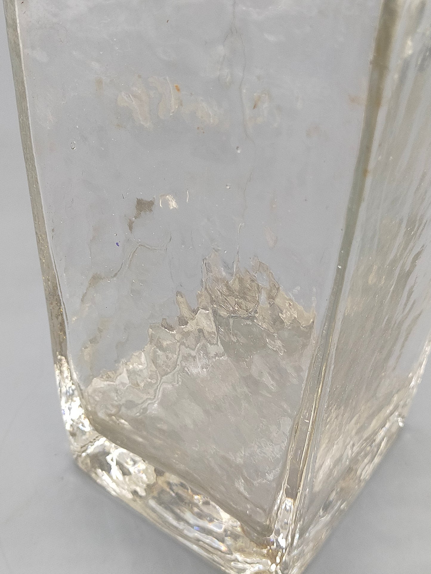 Moderne Quader Glasvase – Gehämmertes Dickglas mit Verlaufsoptik