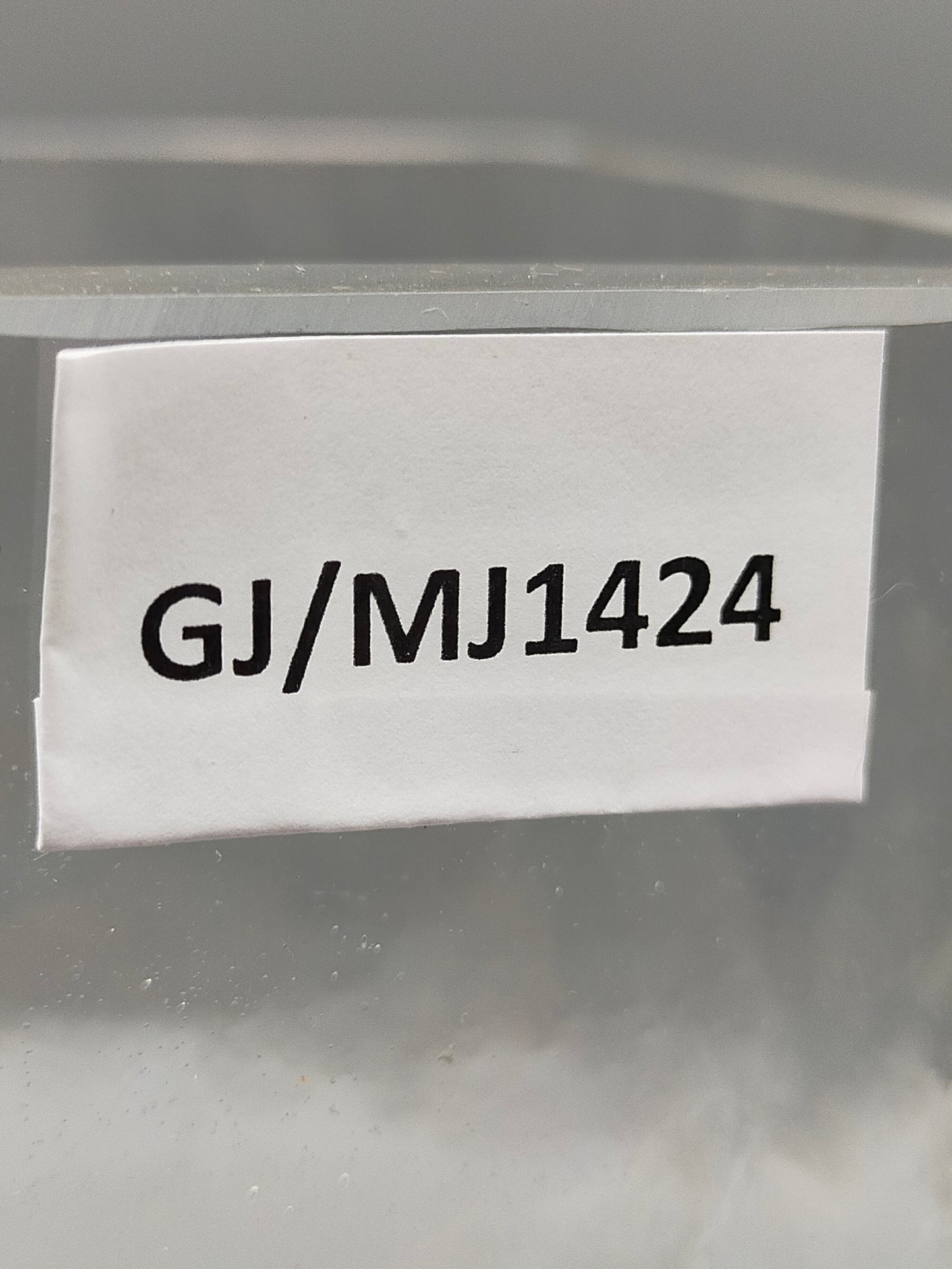 Moderne Quader Glasvase – Gehämmertes Dickglas mit Verlaufsoptik