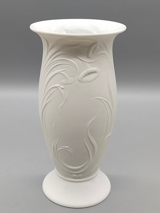 Seltmann Weiden Biskuitporzellan Vase Elegant mit Floralem Relief