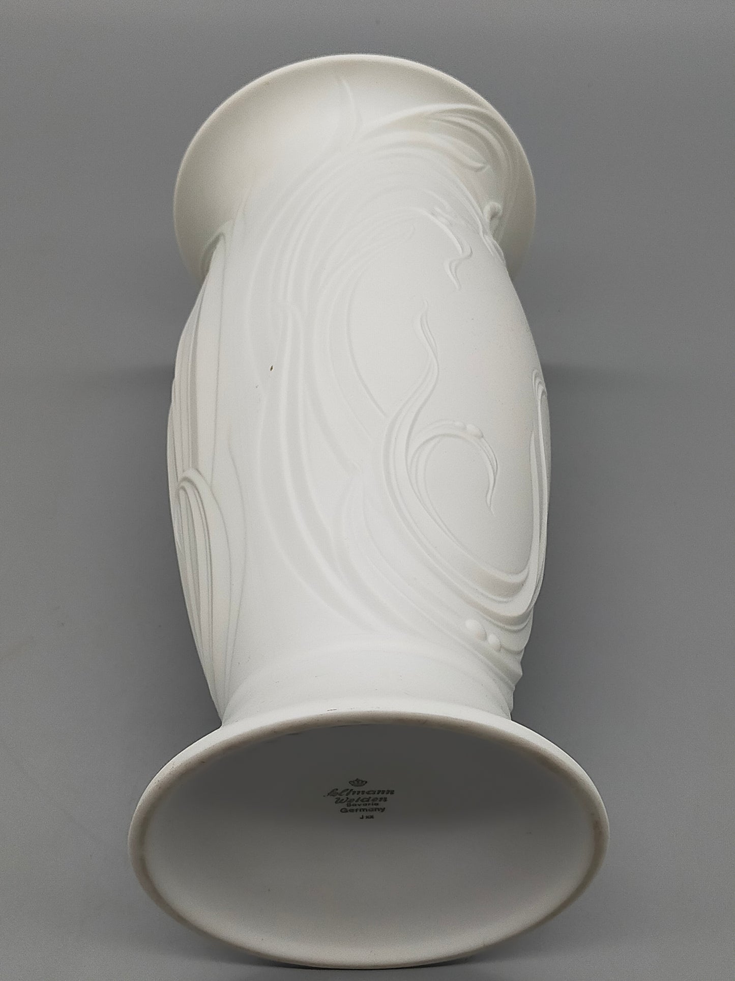 Seltmann Weiden Biskuitporzellan Vase Elegant mit Floralem Relief