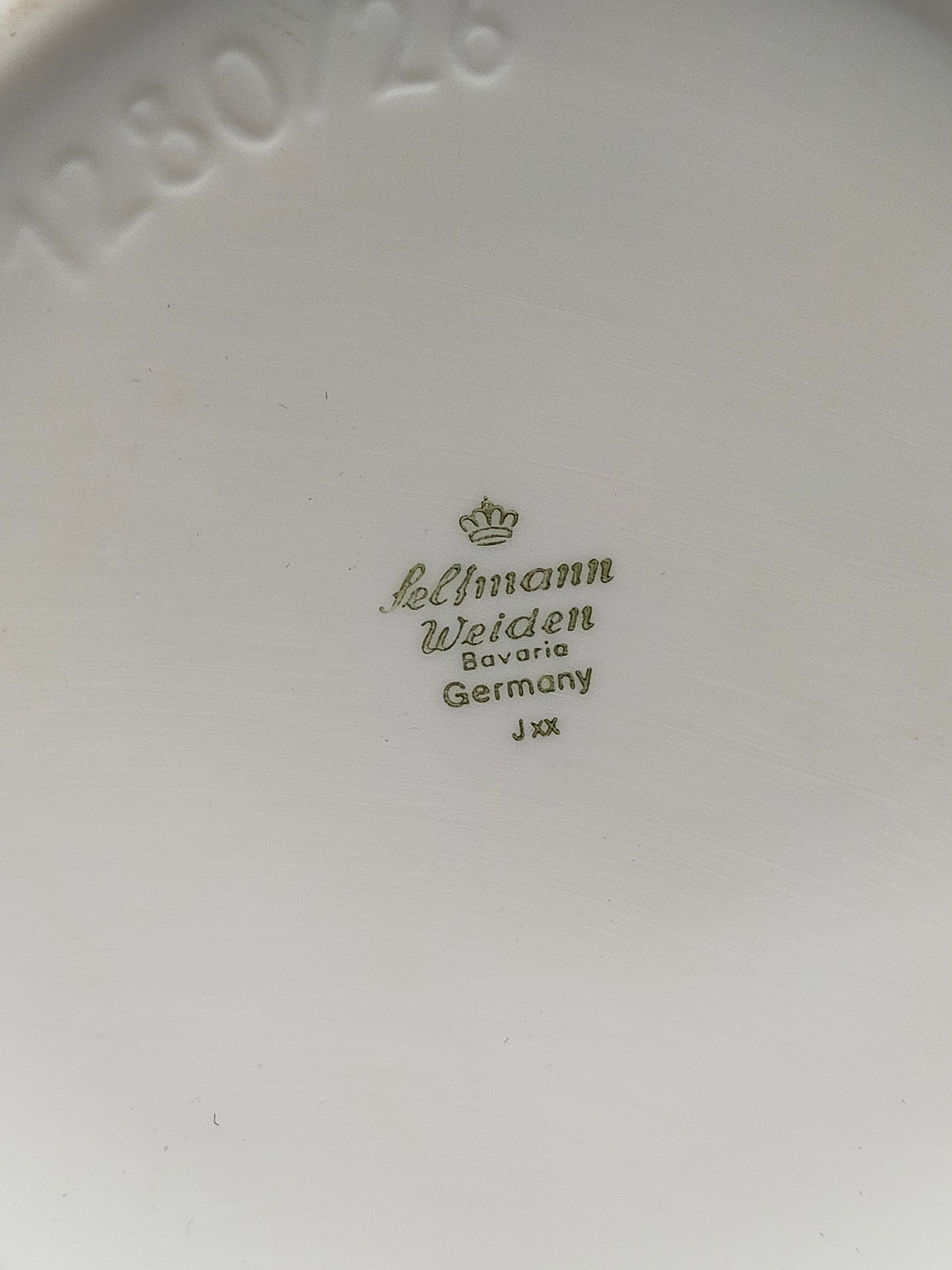 Seltmann Weiden Biskuitporzellan Vase Elegant mit Floralem Relief