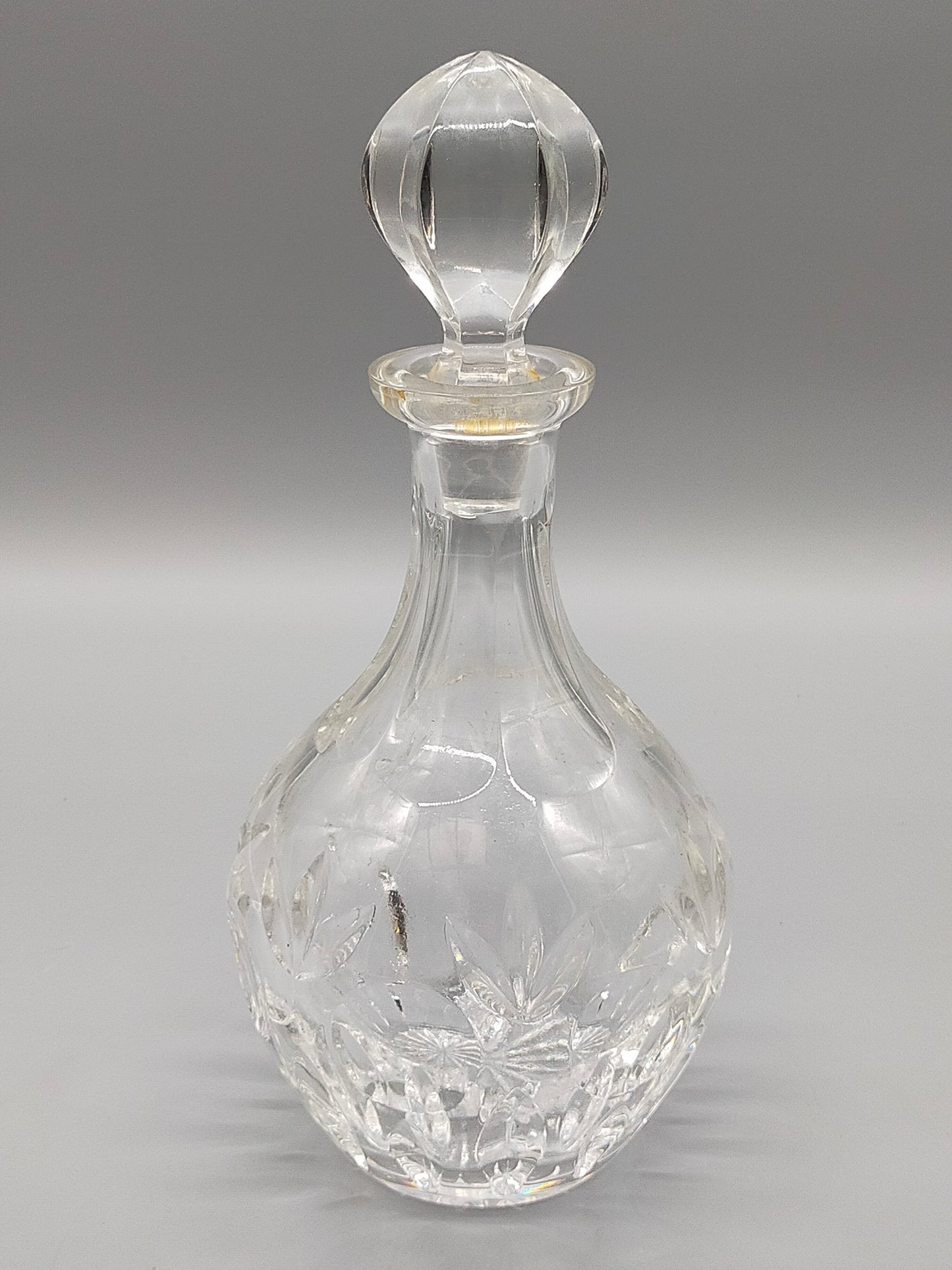 Elegante Kristall Karaffe mit Stöpsel Edle Glaskaraffe mit Schliff